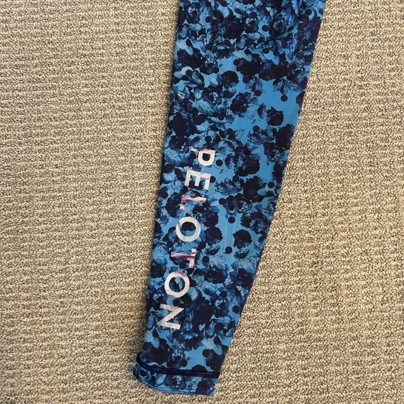 Peloton x WITH leggings - Reversible - Picture 7 of 11